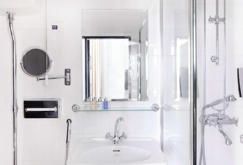 Superior Double Room image 1