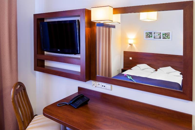 Double Room image 3