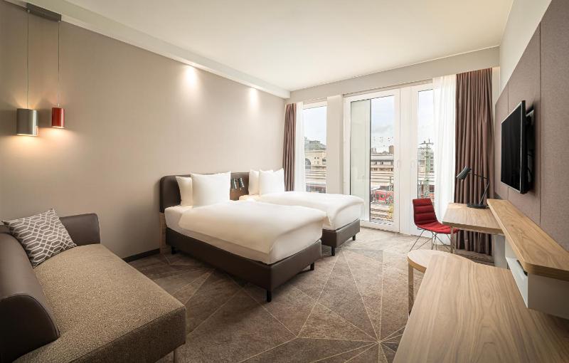Standard Twin Room image 1