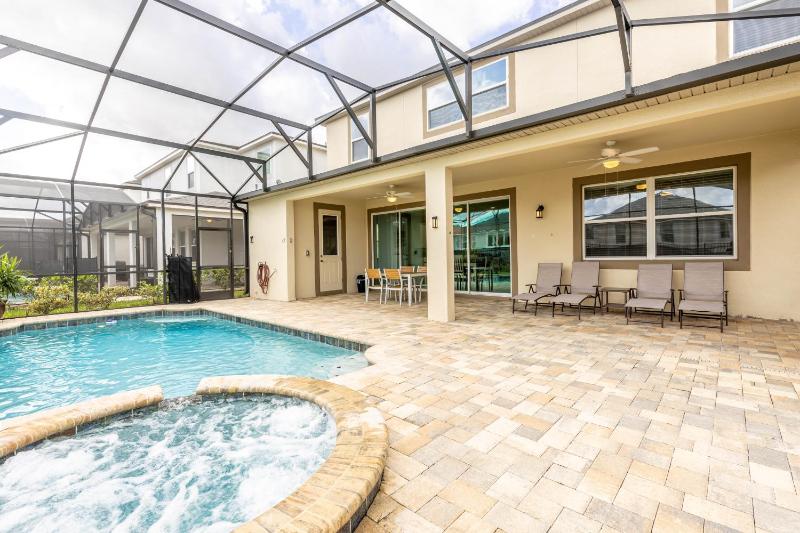 Five-Bedroom Villa image 1