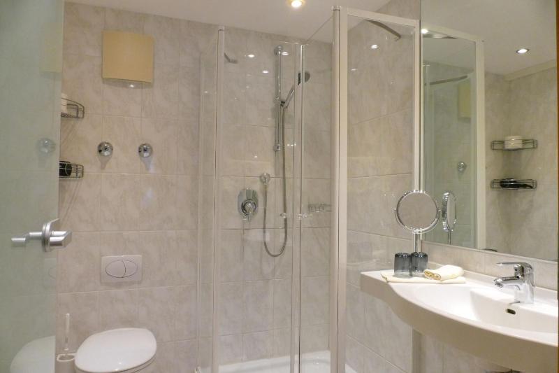 Standard Double or Twin Room image 2