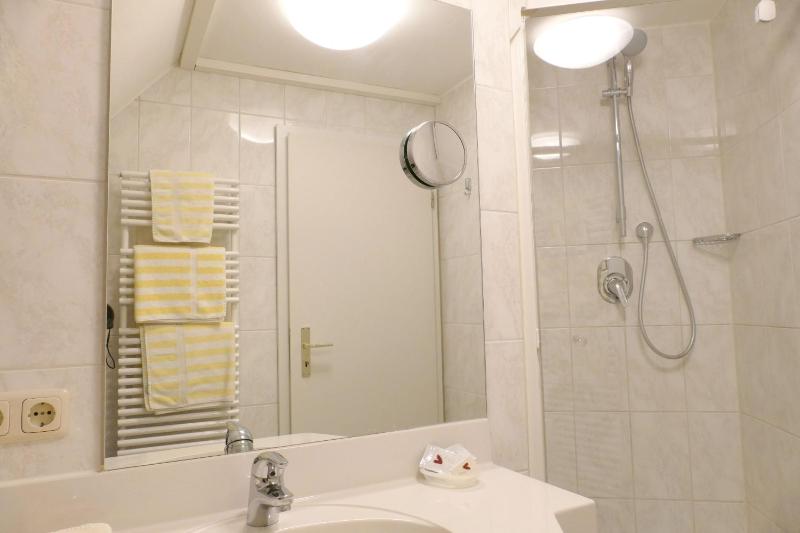 Standard Double or Twin Room image 4