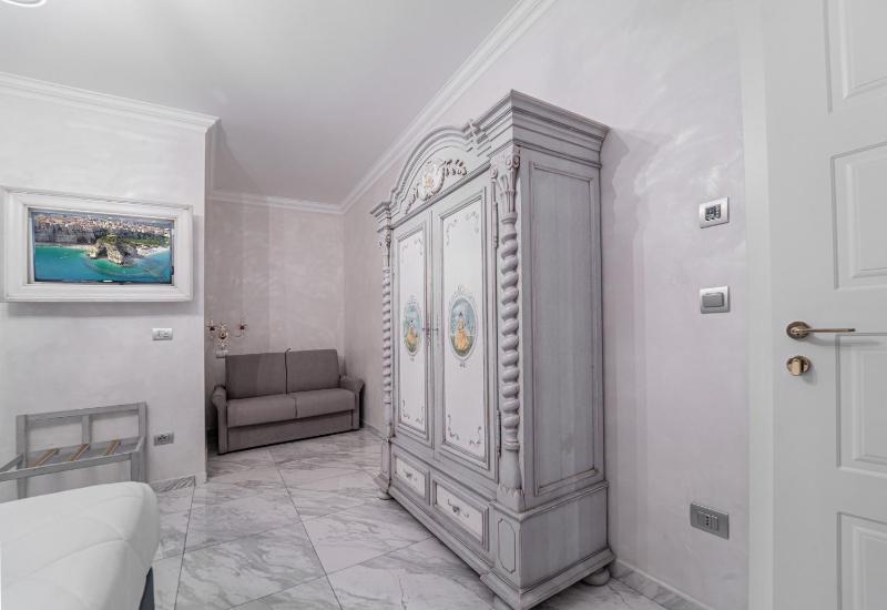 Deluxe Triple Room image 1