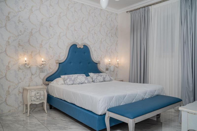 Standard Double Room image 2