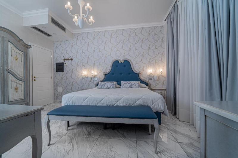 Standard Double Room image 4
