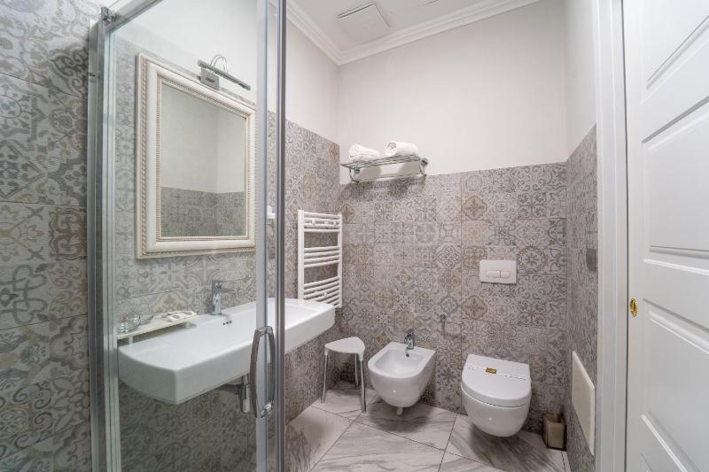 Standard Double Room image 4