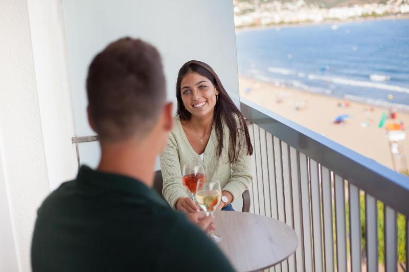 Deluxe Double or Twin Room with Sea View image 3