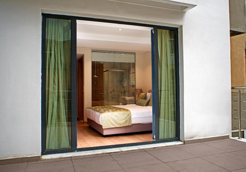 Deluxe Double or Twin Room image 4