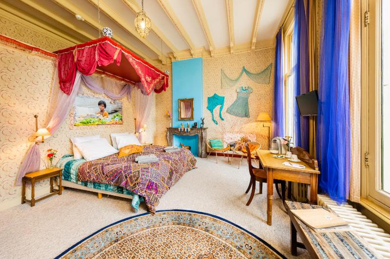Standard Twin Room image 1