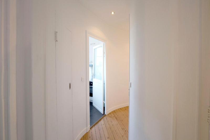 Place Saint Michel Apartment - image 12