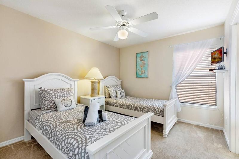 Gorgeous Davenport 5 Bed Villa with Pool Hot Tub - image 6