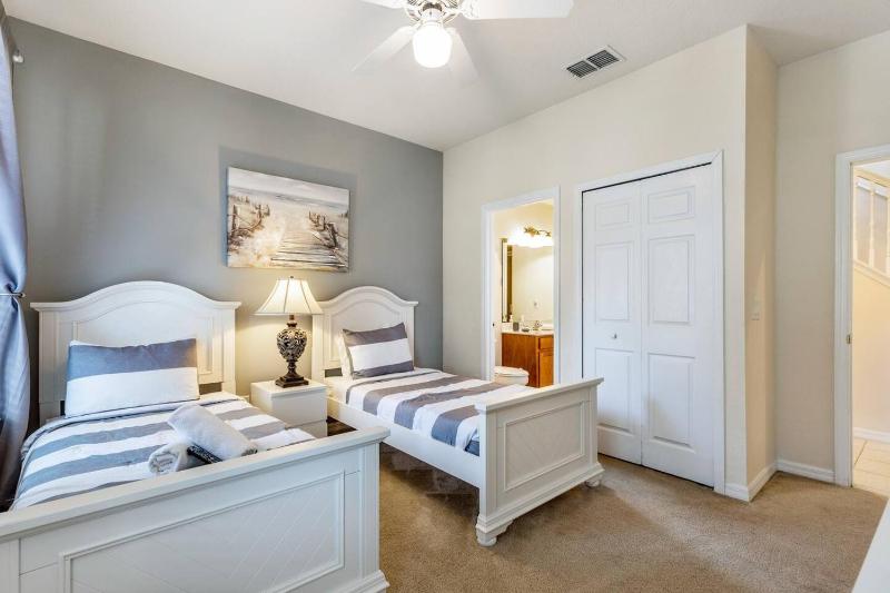 Gorgeous Davenport 5 Bed Villa with Pool Hot Tub - image 15