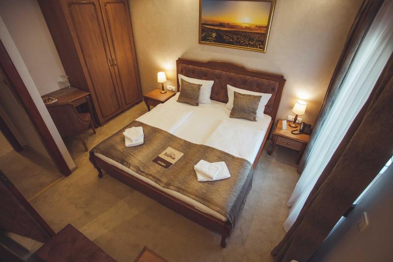 Double Room image 1
