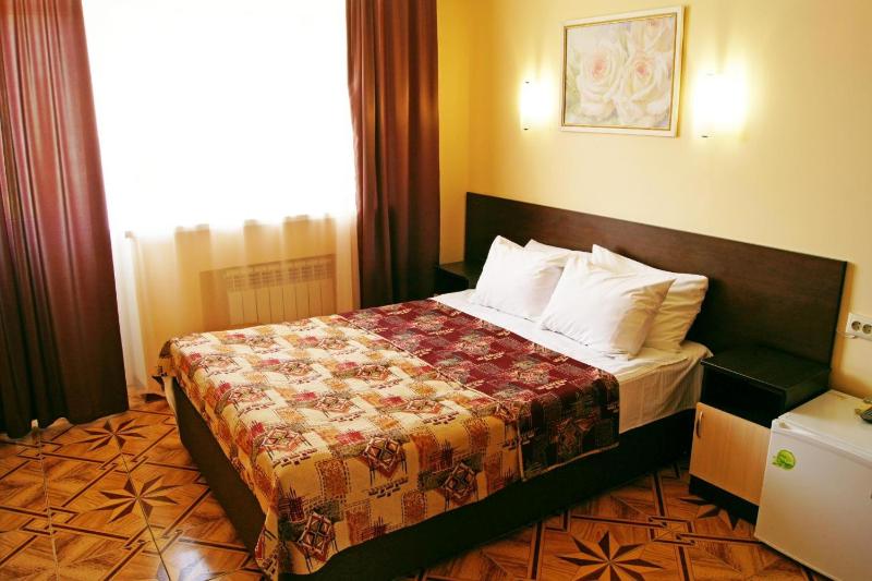 Double Room with Balcony image 3