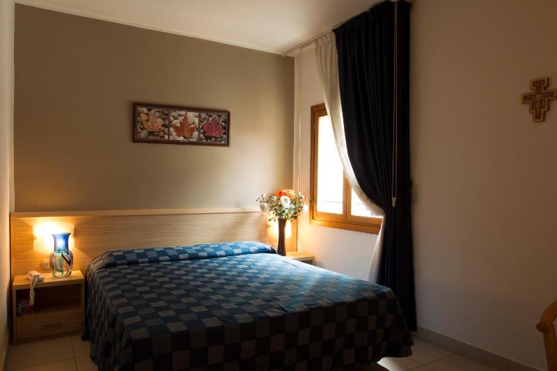 Double or Twin Room image 4