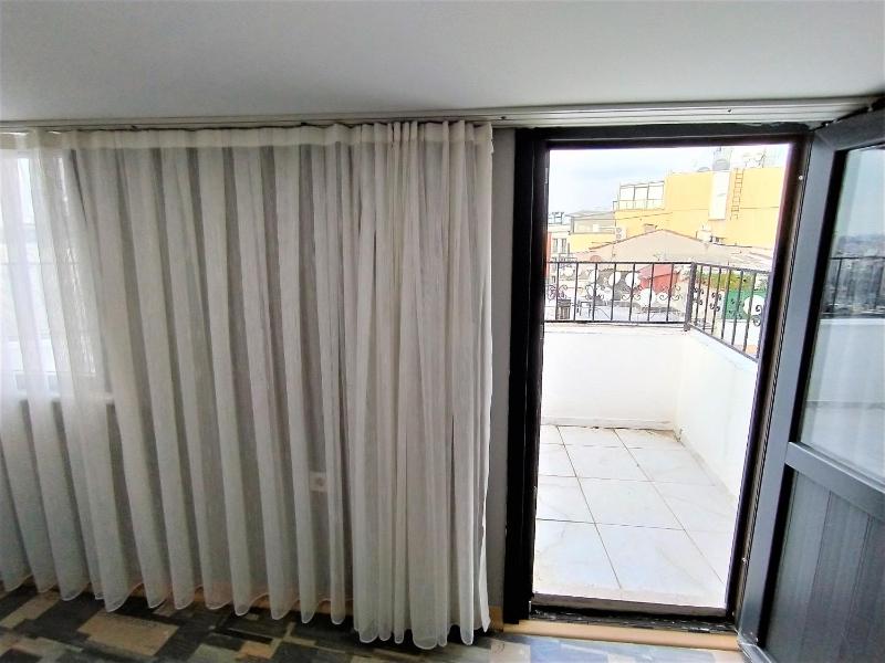 Double Room with Balcony image 4