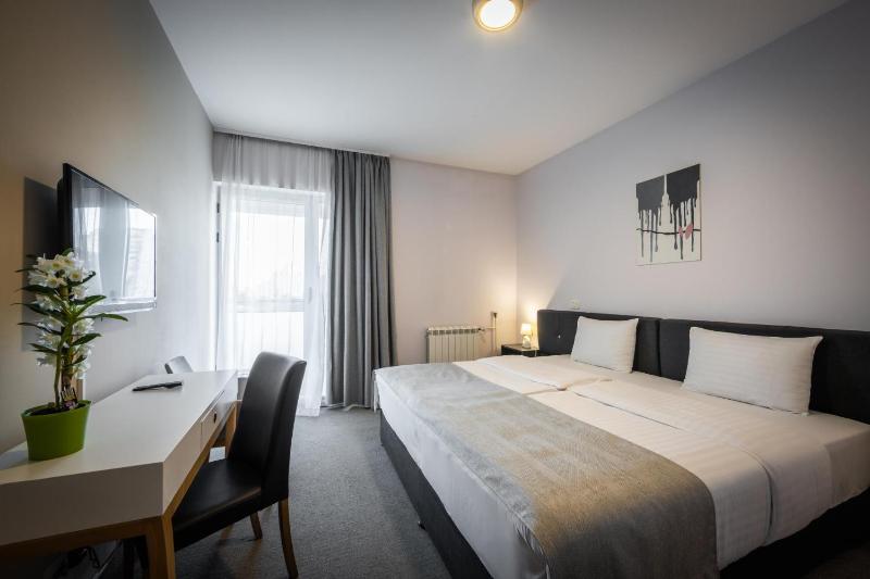 Standard Double or Twin Room image 2