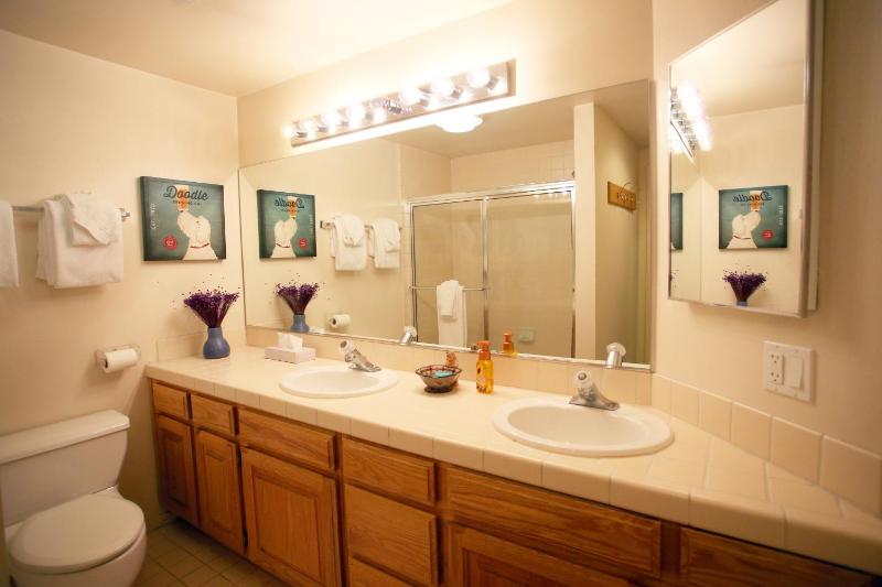 Silver Bear #20 Deluxe Upscale 2 Bed 2 Bath Condo Short Walk to Canyon Lodge Pet Friendly - image 2