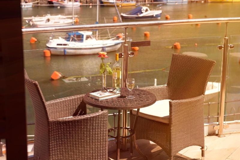 Double Room with Harbour View - Seaton image 3