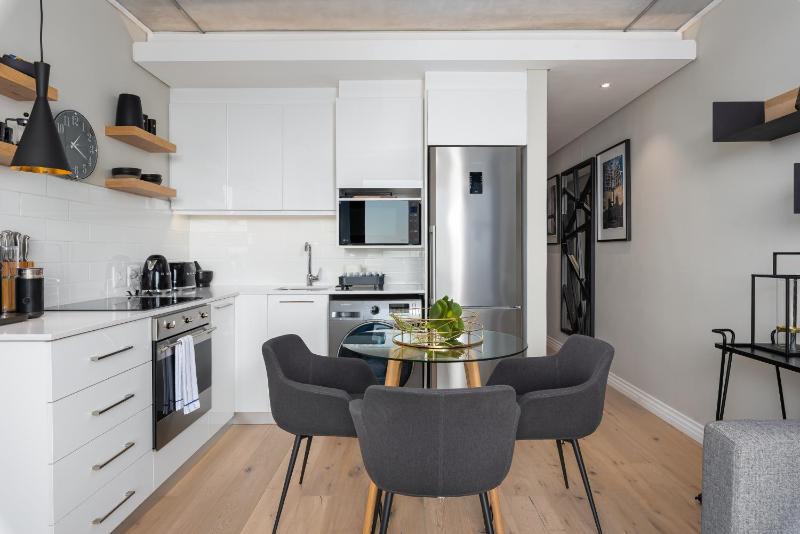 One-Bedroom Apartment image 3