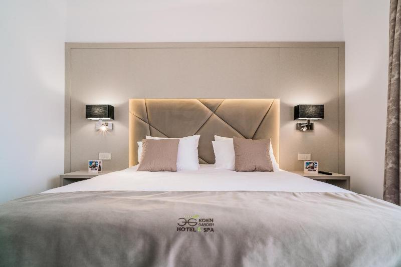 Superior Double or Twin Room with Mountain View image 1