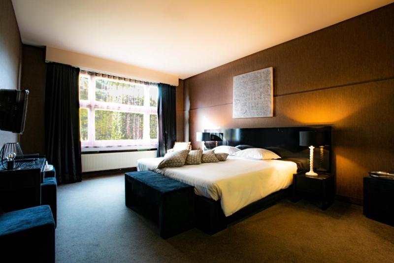 Deluxe Double Room with Bath image 3