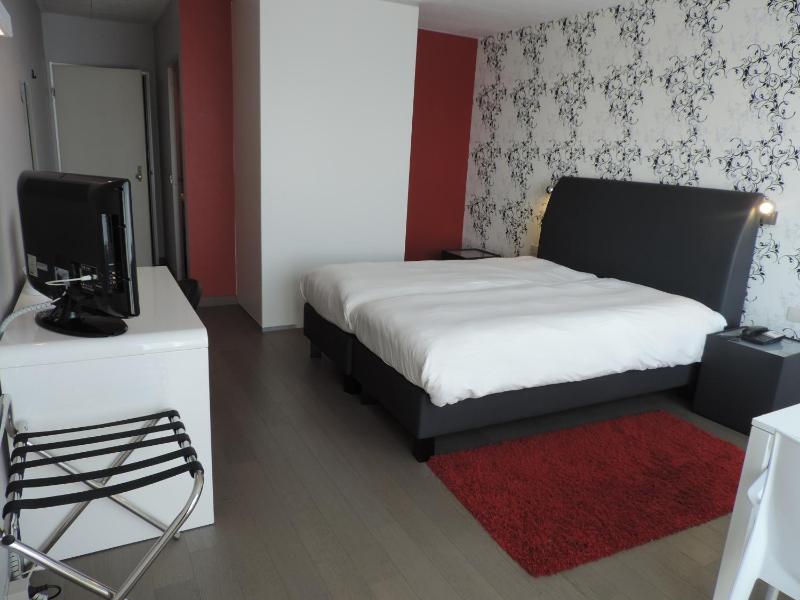 Basic Double Room image 4