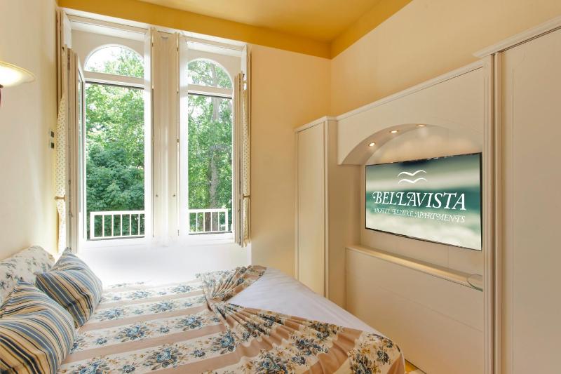 Comfort Suite with Balcony, Lake Front image 4