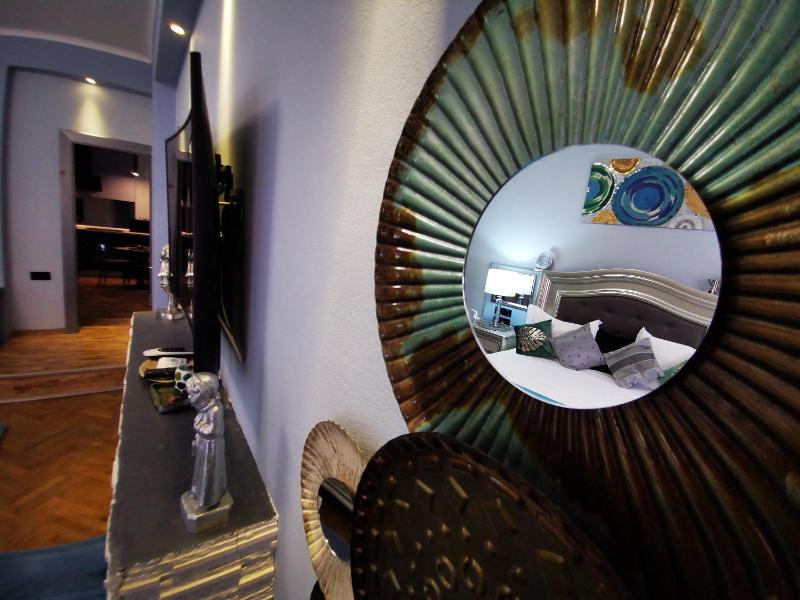 One-Bedroom Apartment image 4
