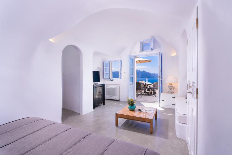 Pezoules of Oia - image 25