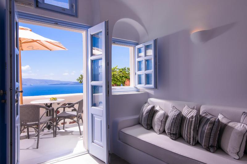 Levanta Cave Suite with Caldera View & Hot Tub image 3