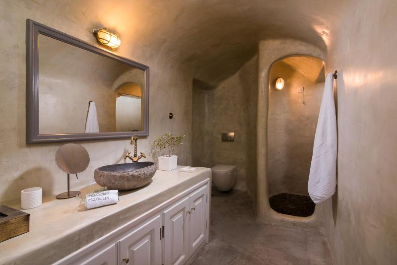 Pezoules of Oia - image 35