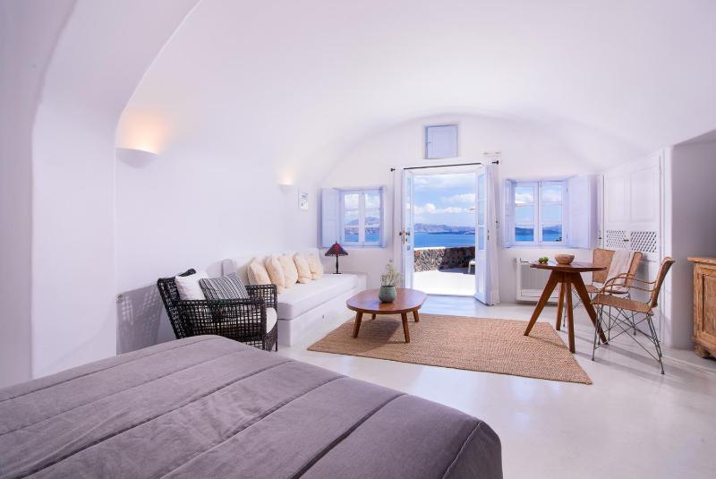 Pezoules of Oia - image 31