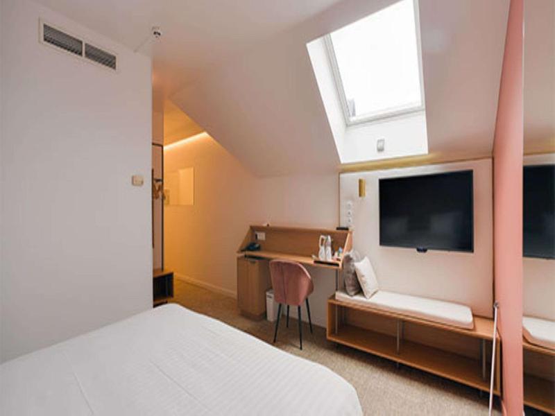 Classic King Room image 3