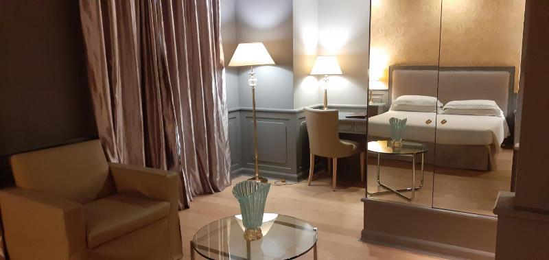 Grand Hotel De La Ville - image 2