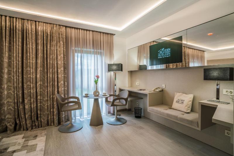 Superior Double Room image 3