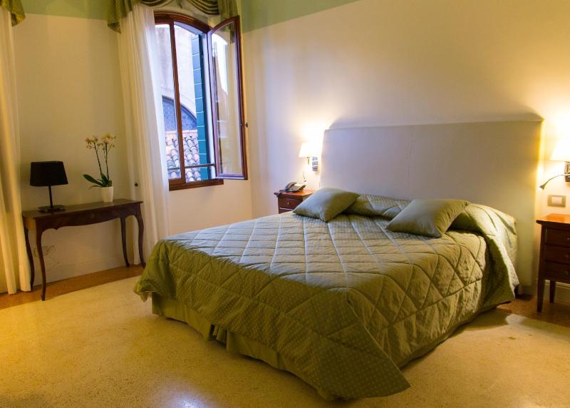 Classic Triple Room image 4