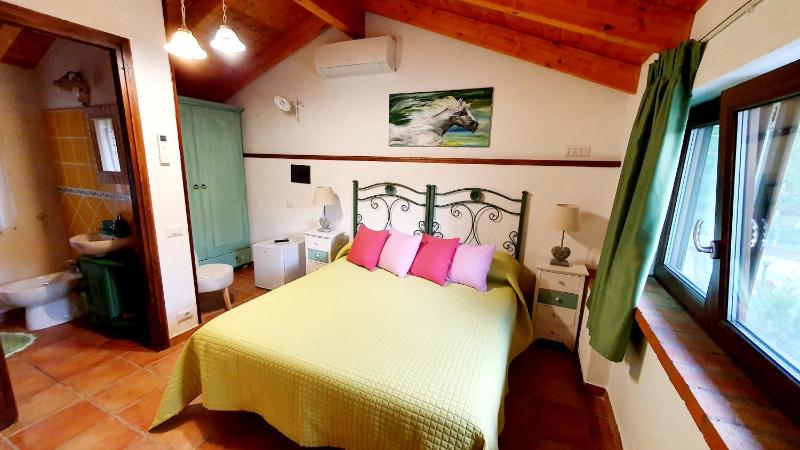 Deluxe Room image 2