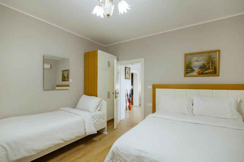 Standard Triple Room image 2