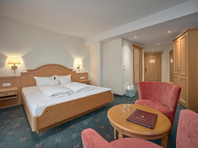 Double Room with Balcony image 4
