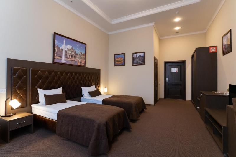 Standard Twin Room image 2