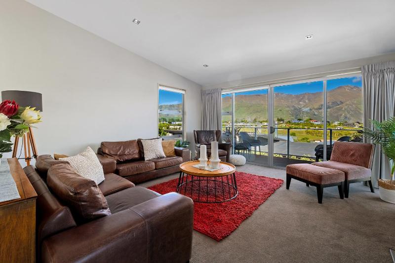 Kings View - Wanaka Holiday Home - image 4