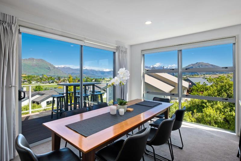 Kings View - Wanaka Holiday Home - image 9