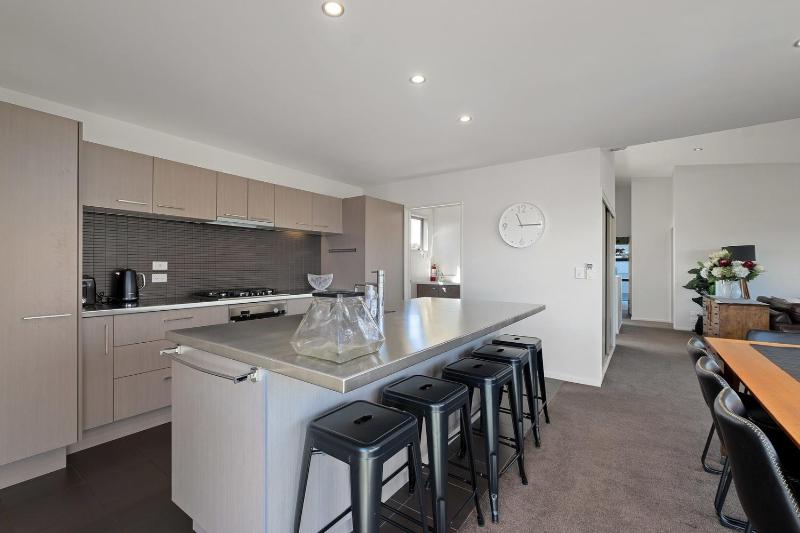 Kings View - Wanaka Holiday Home - image 23