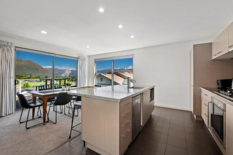 Kings View - Wanaka Holiday Home - image 25