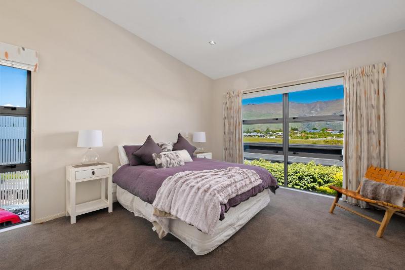 Kings View - Wanaka Holiday Home - image 21