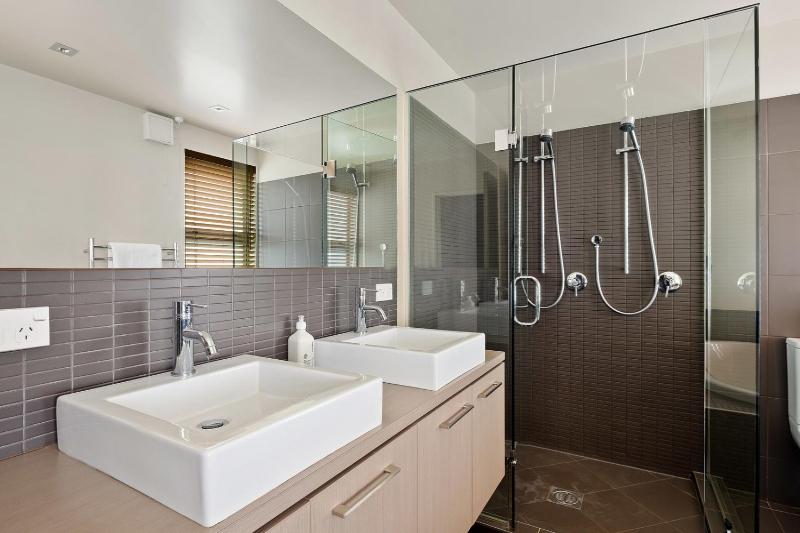 Kings View - Wanaka Holiday Home - image 19