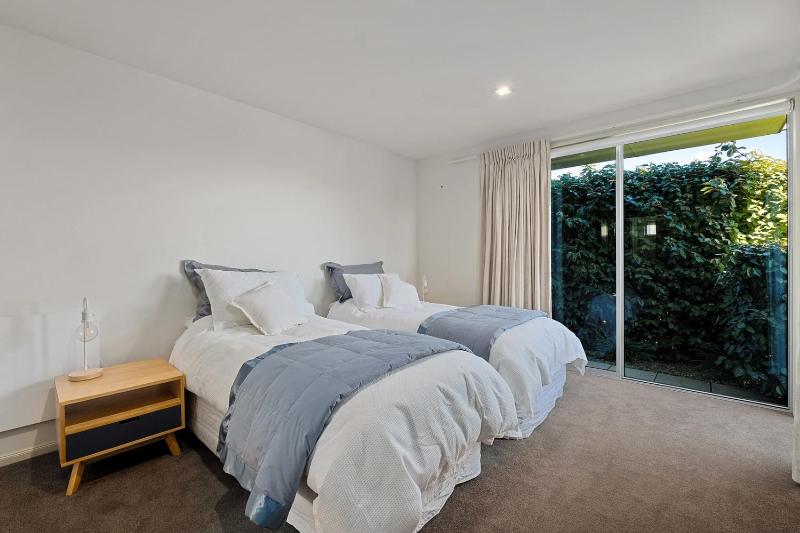 Kings View - Wanaka Holiday Home - image 24