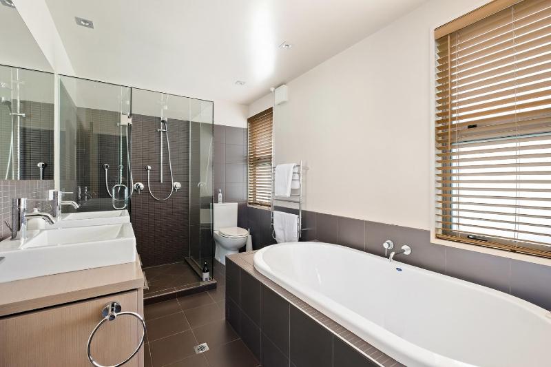 Kings View - Wanaka Holiday Home - image 17