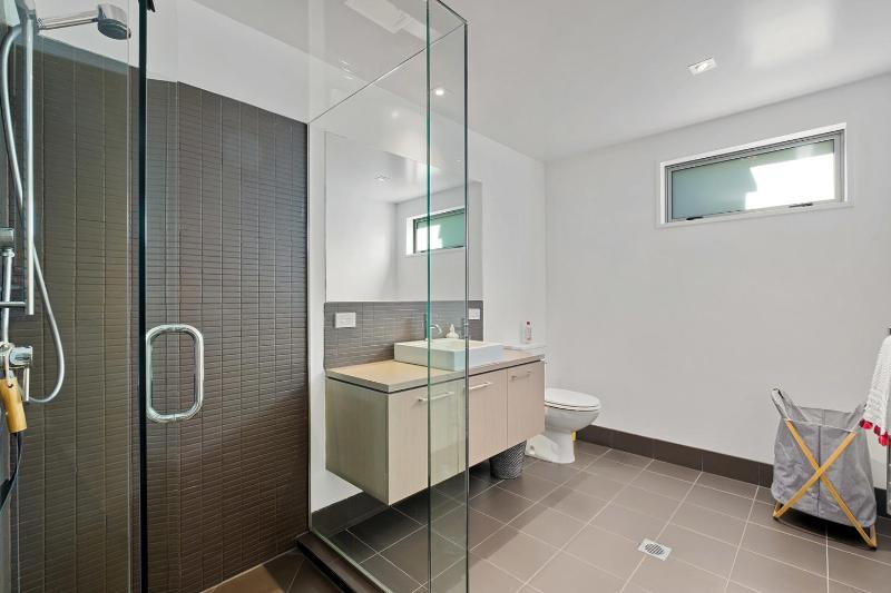 Kings View - Wanaka Holiday Home - image 22